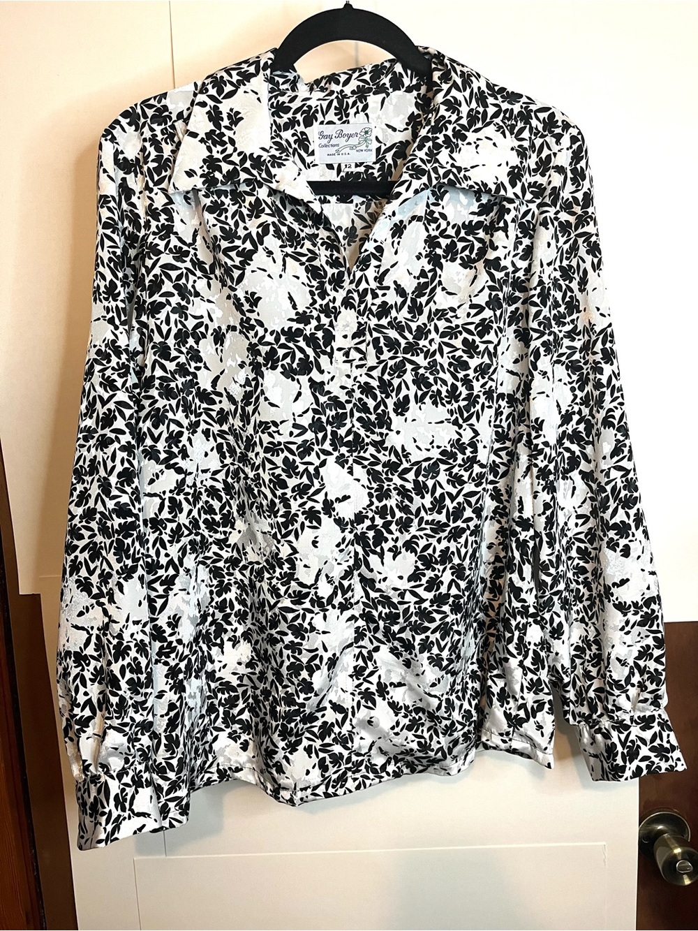 Gay Boyer Collection (VTG 12) Black & White Satin Floral Pullover Blouse 80s